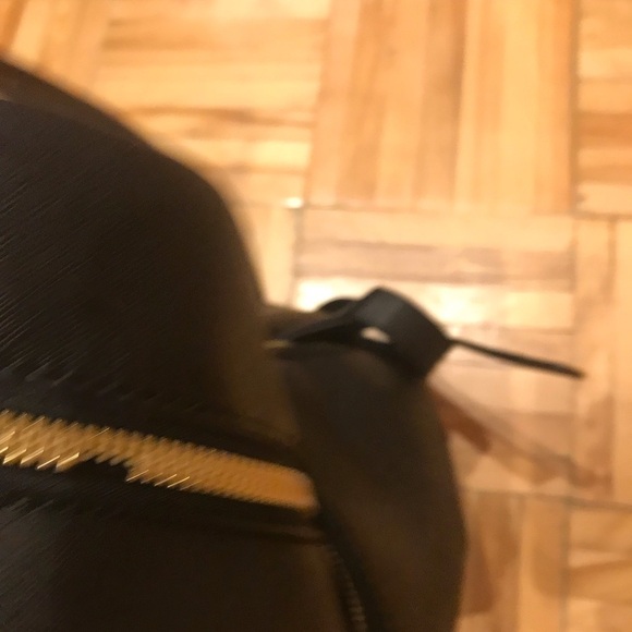 Guess bag pack nwot - Picture 2 of 3